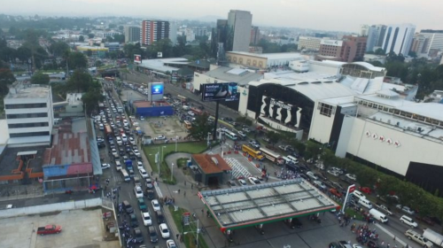 ¡Caos total! El tráfico en la ciudad está casi paralizado