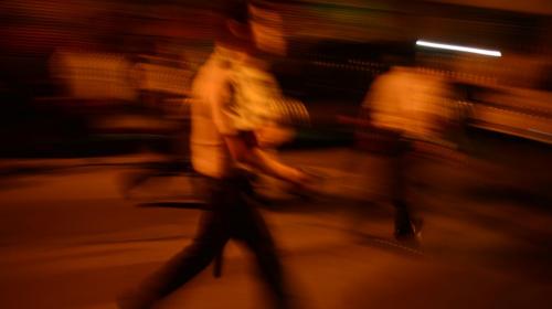 PNC lanza gas pimienta y golpea a manifestantes para sacar a diputados