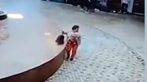 M&eacute;xico: mujer se salva de la ca&iacute;da de escombros por el terremoto 