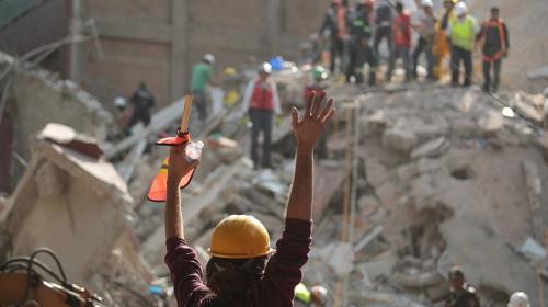 Mensaje de WhatsApp le salva la vida a mujer atrapada tras terremoto