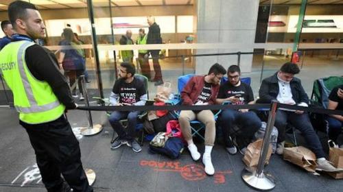 La historia del joven que acamp&oacute; 10 d&iacute;as para comprar el nuevo iPhone