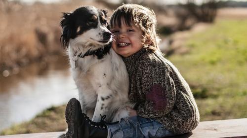 &iquest;Por qu&eacute; los ni&ntilde;os deber&iacute;an crecer con una mascota?