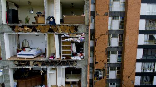 Videos muestran el colapso de un edificio durante terremoto en M&eacute;xico