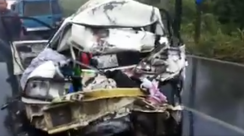 Video: Accidente m&uacute;ltiple deja una mujer muerta y tres ni&ntilde;os heridos
