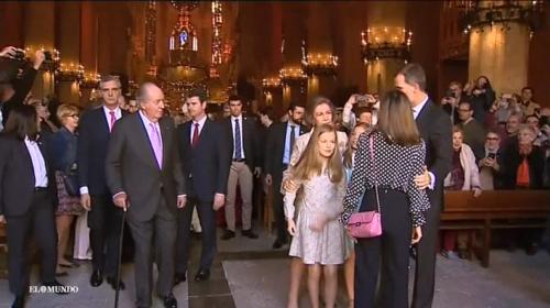 Duelo de reinas: Letizia y doña Sofía pelean en plena misa de Pascua