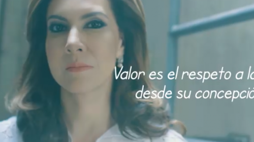 A tres días de la muerte de su padre, Zury Ríos lanza spot partidista