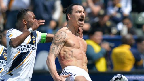 Zlatan reta a Cristiano Ronaldo: “Debería intentarlo de 40 metros”