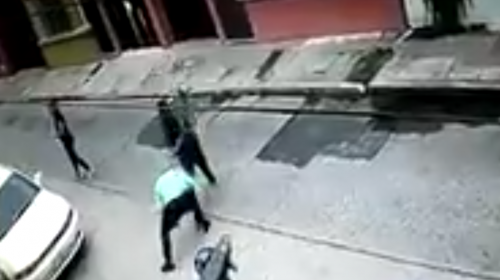 Video: Inspector de la PNC resulta herido durante asalto en zona 1