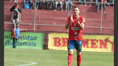 Severa sanción para Marco Pappa por escupir a un rival 