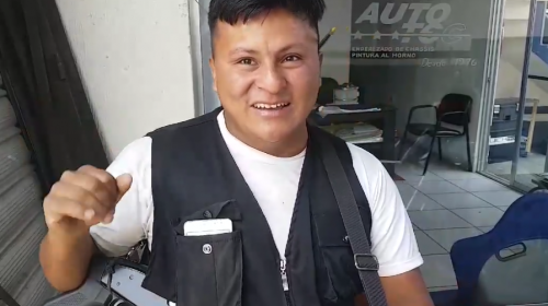 El guardia de la zona 5 que habla 8 idiomas se viraliza en las redes