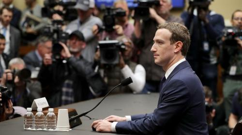 La pregunta que ridiculiz&oacute; a Mark Zuckerberg y que lo dej&oacute; sin habla