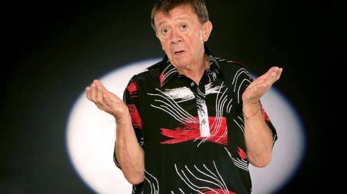 "Chabelo" anuncia su libro autobiogr&aacute;fico y causa tsunami de "memes"