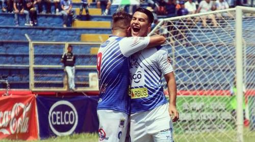 ¡Qué golazo! El salvadoreño Kevin Santamaría anota desde mediocampo