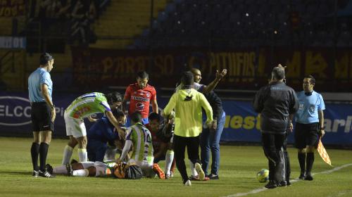 “El Moyo” sufre una conmoción cerebral y sigue hospitalizado