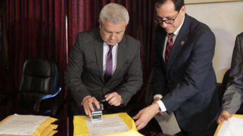 Entregan a la Presidencia el listado de aspirantes a Fiscal General