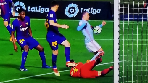El Celta empata al Barcelona con un descarado gol con la mano