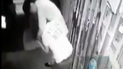 C&aacute;maras de seguridad graban el asalto a una mujer en Boca del Monte