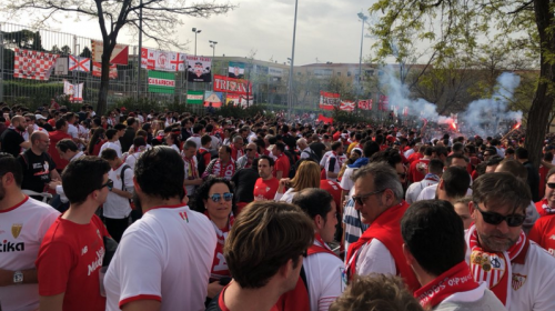 Lo que no se vio: un aficionado del Barça recibe así al Sevilla