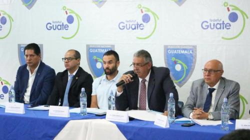 Jorge Véliz y compañía renuncian, pero no dejarán el cargo aún