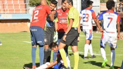 Bochorno en f&uacute;tbol boliviano: equipo lleva juveniles y fingen lesiones