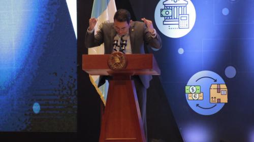 El inusual consejo de Jimmy Morales para imitar a Crist&oacute;bal Col&oacute;n