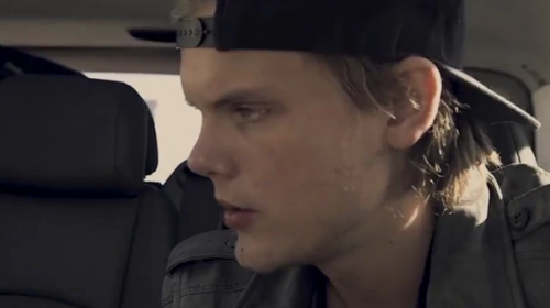 El impresionante video que revela el deterioro del DJ sueco Avicii