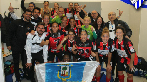 Ana Lucía Martínez celebra la permanencia en la Liga de su equipo