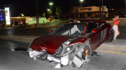Hijo de exalcalde mexicano choc&oacute; su McLaren de lujo y lo abandon&oacute;