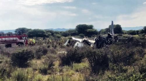 Pasajeros relatan el momento del desplome de avi&oacute;n en M&eacute;xico