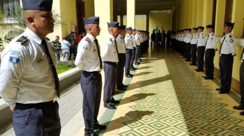 Capturan a policía en la Dirección General de la PNC