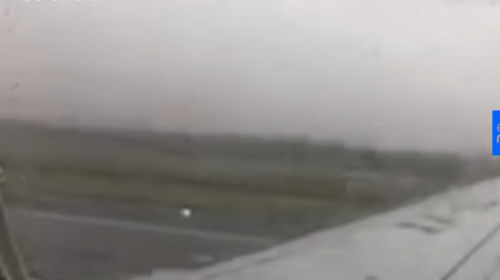 Video: as&iacute; grab&oacute; un pasajero el accidente de avi&oacute;n en M&eacute;xico