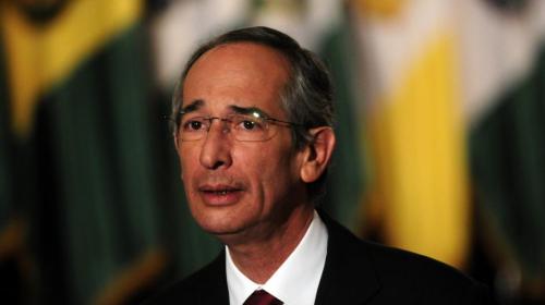 &Aacute;lvaro Colom paga fianza y espera su libertad