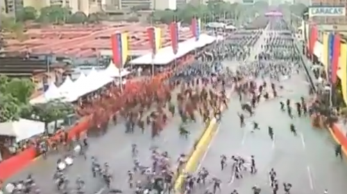 Explosiones con drones habr&iacute;an provocado la evacuaci&oacute;n de Maduro