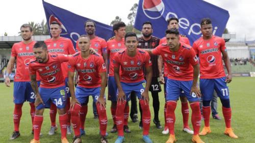 Municipal enfrenta a Antigua GFC con solo tres guatemaltecos