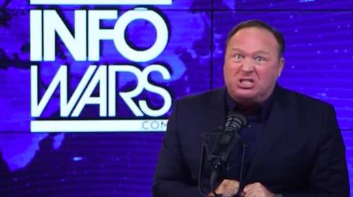 Gigantes del internet censuran al promotor de teor&iacute;as conspirativas