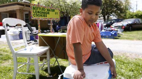 Roban a punta de pistola a un niño de 9 años con un puesto de limonada