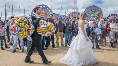 "Millennials" extranjeros quieren la boda de sus sueños en Guatemala