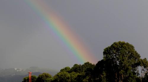 Arco&iacute;ris sorprende a los guatemaltecos al sur de la ciudad