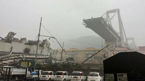 Los dram&aacute;ticos videos de la ca&iacute;da de un puente en Italia