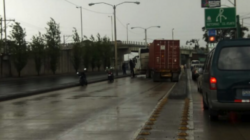 Lluvias y accidentes complican el tránsito de este viernes