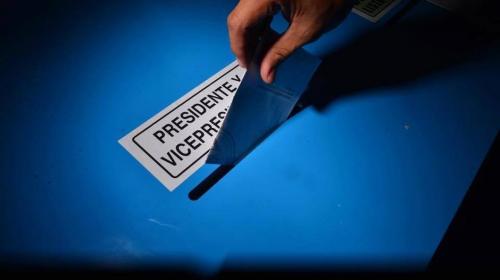 TSE comienza compra de equipo para votar en Estados Unidos