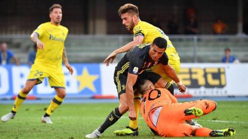 Cristiano se disculpa con el portero del Chievo al que rompi&oacute; la nariz