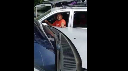 Video: La familia atrapada en un carro chocado en la Villa Lobos