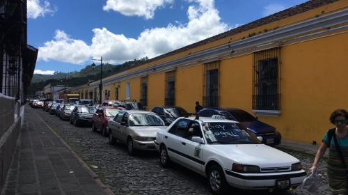 Protesta de taxis contra Uber llegó a la Antigua y el Aeropuerto