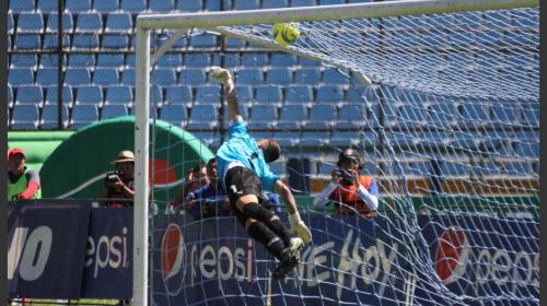 Afición roja revive golazo de Marco Pappa en el Clásico 301
