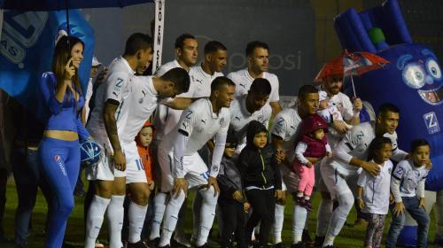 La inusual sombrilla que uso Jean Márquez antes del clásico