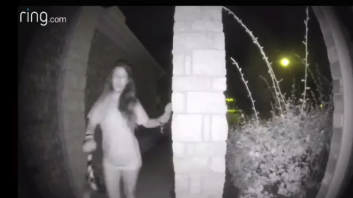 El misterio de la mujer semidesnuda que toc&oacute; a la puerta