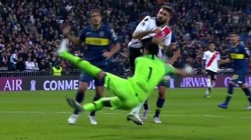 ¿Era Penal? La jugada polémica en la final Boca-River 
