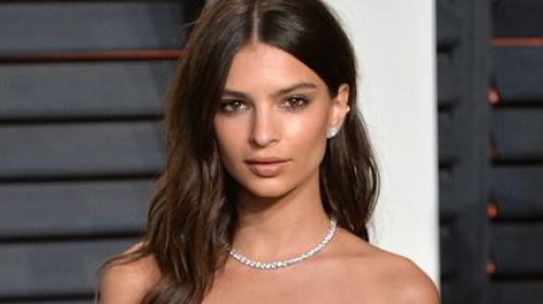 Un sensual "bikini" viraliza a la modelo Emily Ratajkowski