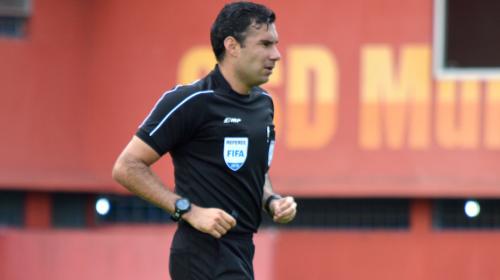 El árbitro que recibió botellazo dirigirá la final del sábado